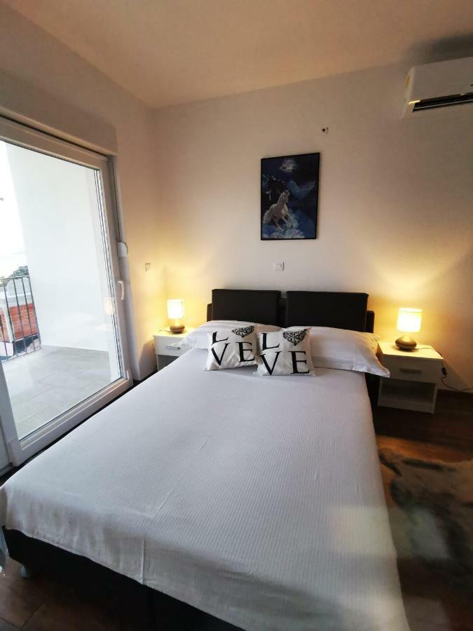 Charming - * Makarska